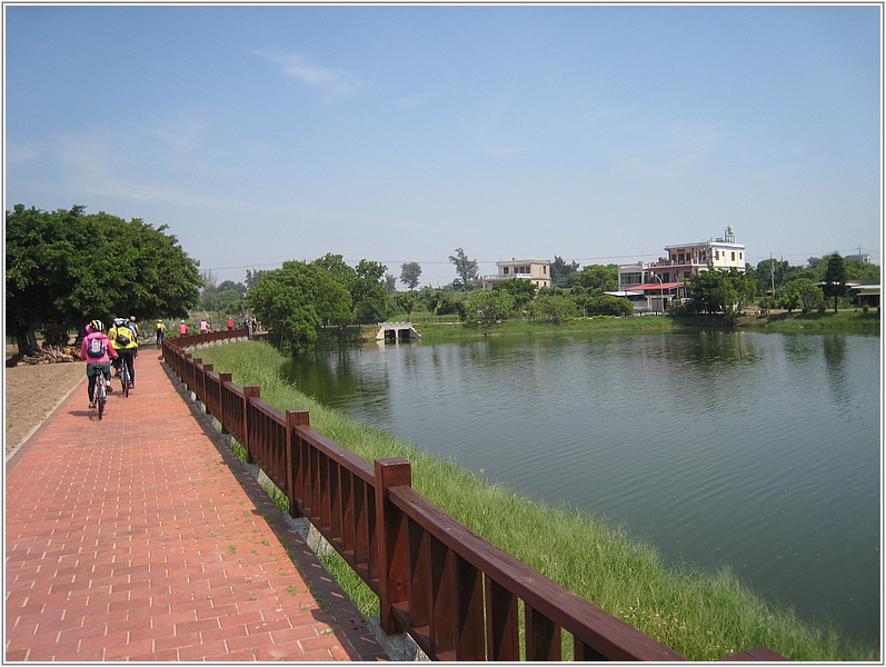 2014-09-03 10-17-13雙鯉湖邊自行車道.JPG